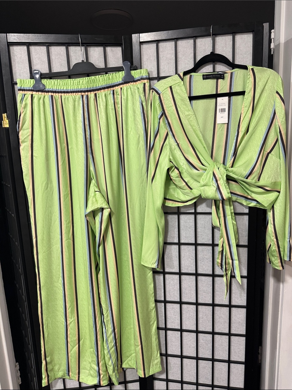 Fashion to Figure Green Stripe Tie Front Pant Set Size 1 NWT - Picture 6 of 14